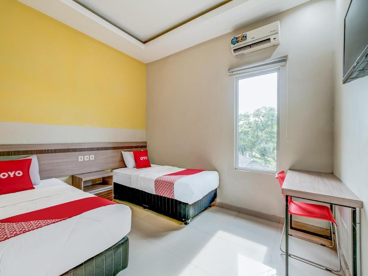 Oyo 90986 Hotel Srikandi Adisucipto Kalasan ภายนอก รูปภาพ
