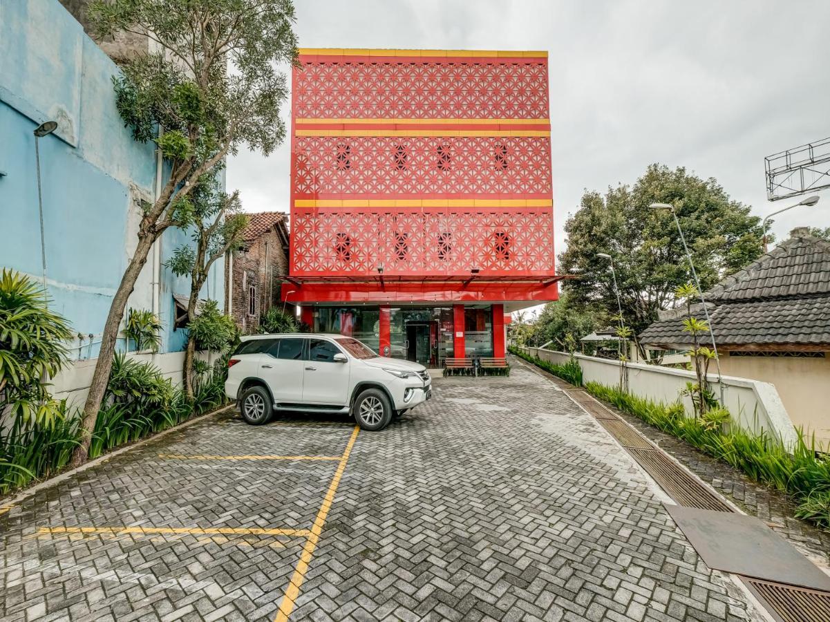 Oyo 90986 Hotel Srikandi Adisucipto Kalasan ภายนอก รูปภาพ