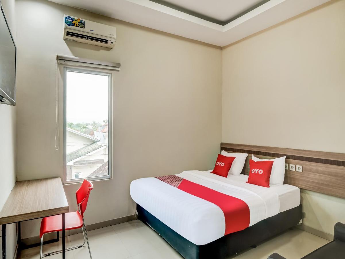 Oyo 90986 Hotel Srikandi Adisucipto Kalasan ภายนอก รูปภาพ